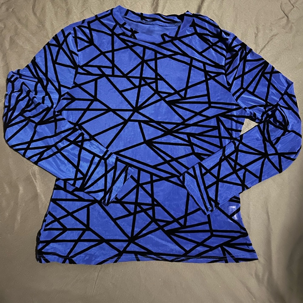 Black/Blue Top 💙🖤